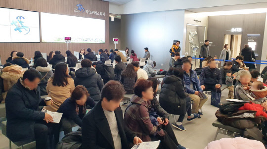 더샵 파크프레스티지 견본주택이 방문객으로 북적거리고 있다.  포스코건설 제공